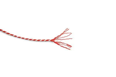 Нитка  ХБ 50 текс х 15 бело/красная по 120 м сменный блок